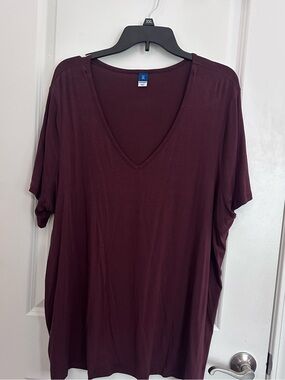 Old Navy Women's V-Neck Tee in Deep Burgundy